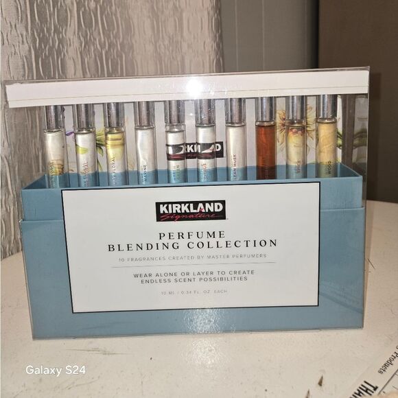 Kirkland Signature Perfume Blending Collection Rollerballs 10 pcs Set.  NEW - Picture 1 of 6